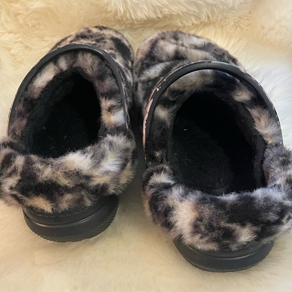 Ladies Crocs Animal Print - Picture 2 of 7